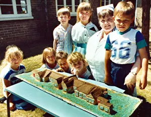 Images Dated 21st July 1989: Pentland Primary Schools cook Marian Whitehouse shows off her cake created to