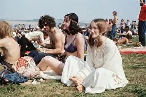 Images Dated 1st August 1970: People sitting on grass at Isle of Wight Festival Hippies flower power