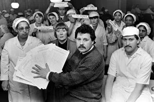 Images Dated 26th February 1987: A petition signed by staff of Avana Bakery, Cardiff, is going to be presented to their