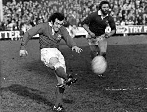 Images Dated 26th April 1980: Phil Bennett of Llanelli and Wales. 26th April 1980