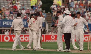 Phil Tufnell Cricket Player Of England July 1999 Walks Back To The Pavillion Phil Tufnell Cricket Player Of England July 1999 Walks Back To The Pavillion