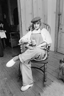 Images Dated 16th February 1977: Photo shows Helen Mirren seated in her country Windsor chair wearing her favourite cap