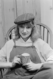 Images Dated 16th February 1977: Photo shows Helen Mirren seated in her country Windsor chair wearing her favourite cap