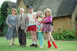 Images Dated 2nd August 1992: Photocall for new BBC production Keeping up Appearances