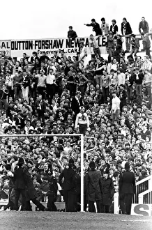 Mirror/0200to0299 00247/police control fans st james park 27 march 1982 Mirror/0200to0299 00247/police control fans st james park 27 march 1982