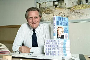 Images Dated 11th May 1989: Politician Michael Heseltine promoting his book 'The Challenge of Europe