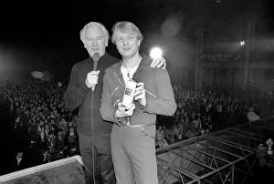 Pop Concert Awards. Wings Clifford Davis and John Miles. January 1977 77-00116-009