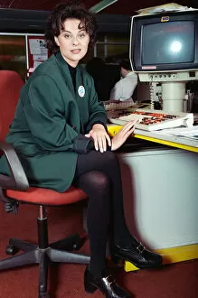 Images Dated 5th March 1992: Pop star Lisa Stansfield launches the new charity project Trading Places at the Daily