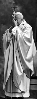 00468 Gallery: Pope John Paul II in private prayer during Mass at Heaton Park, Manchester