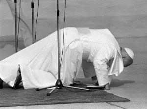 Pope John Paul II returns to Poland for an official visit Pope John Paul II returns to Poland for an official visit
