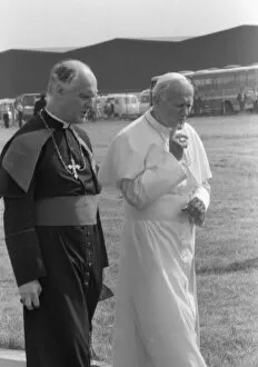 Images Dated 30th May 1982: Pope John Paul IIs visit to Coventry Airport for a mid-morning mass. 30th May 1982