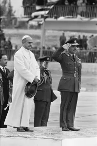 00876 Gallery: Pope Paul VI beside King Hussein I of Jordan in Amman on January 4, 1964