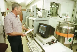 Porton Down September 1999 Scientist in Lab monitors data from lab in Building 422 - Porton Down September 1999 Scientist in Lab monitors data from lab in Building 422 -