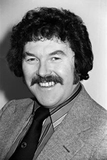 Images Dated 7th February 1976: Portrait of Dickie Davies, television sports commentator. February 1976