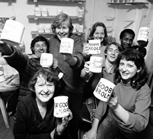 Images Dated 16th March 1976: Potter Bridget Appleby and the staff of the Briglin Pottery Crawford Street, Marylebone