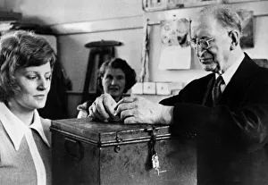 Images Dated 30th May 1973: President of the Republic of Ireland Eamon De Valera putting his voting paper into ballot