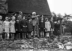 00916 Gallery: Former Prime Minister David Lloyd George, with Soviet children. Circa 1930
