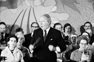 Images Dated 20th December 1970: Prime Minister Edward Heath conducting the annual carol concert at Broadstairs, Kent