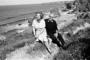 Images Dated 10th August 1981: Prime Minister Margaret Thatcher and her husband Denis on holiday at Bedruthan, Cornwall