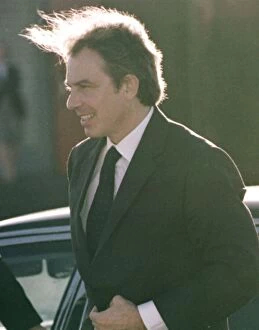 Images Dated 9th December 1999: The Prime Minister Tony Blair leaves Heathrow Airport Dec 1999 for Helsinki