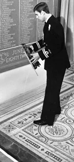 Images Dated 1st June 1985: Prince Andrew laying wreath at Falkland War Memorial in St Pauls Cathedral - June 1985