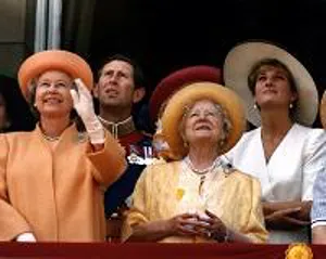 Prince Charles and Diana with Queen Elizabeth II and Queen Mother on the balcony at Prince Charles and Diana with Queen Elizabeth II and Queen Mother on the balcony at
