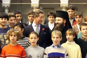 Mirror/0100to0199 00192/prince charles meets sewer children bucharest Mirror/0100to0199 00192/prince charles meets sewer children bucharest