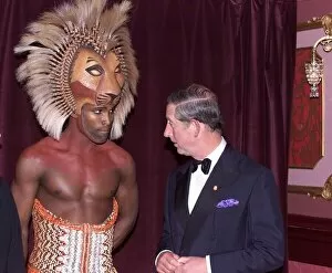 Images Dated 4th October 1999: Prince Charles, October 1999 Meeting The Lion King actor Roger Wright at a