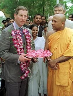 Images Dated 3rd February 1998: Prince Charles visits Raj Maha Temple on arrival in Colombo in Sri Lanka