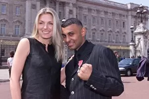 Images Dated 20th May 1999: Prince Naseem Hamed with wife Eleasha May 1999 outside Buckingham Palace after