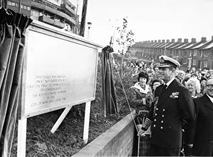 Images Dated 8th November 1974: Prince Philip, Duke of Edinburgh, visits the Byker Wall Housing development in Byker