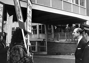 Images Dated 8th February 1973: Prince Philip, Duke of Edinburgh visits Salford University