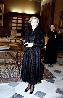Images Dated 29th April 1985: Prince and Princess of Wales visit to Italy, April 1985 Princess Diana wearing a