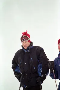 Mirror/1500to1599 01504/princes william pictured skiing holiday father Mirror/1500to1599 01504/princes william pictured skiing holiday father