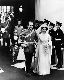Images Dated 21st April 2015: Princess Anne Captain Mark wedding leaving Westminster Abbey November 1973