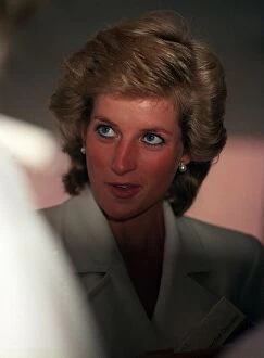 Images Dated 7th July 1989: Princess Diana at Ambulance Headquarters, 7th July 1989