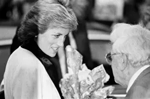 Images Dated 14th December 1988: Princess Diana, arrives to officially open Acorns Childrens Hospice