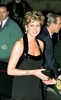 Images Dated 28th November 1994: Princess Diana arrives for a UNESCO charity dinner at the Palace of Versailles near Paris