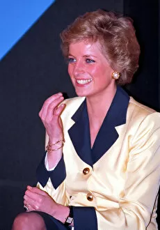 Images Dated 28th November 1989: Princess Diana attends the Panasonic London Sports Personality of the Year Awards