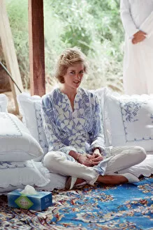 Images Dated 15th March 1989: Princess Diana attends a picnic in the desert at Al Ain