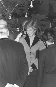 PRINCESS DIANA AT A DR BARNARDO'S CAROL SERVICE - DECEMBER 1986 PRINCESS DIANA AT A DR BARNARDO'S CAROL SERVICE - DECEMBER 1986