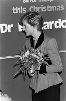 Images Dated 1st December 1986: PRINCESS DIANA AT A DR BARNARDOs CAROL SERVICE - DECEMBER 1986