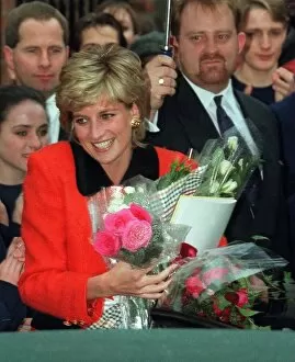 Images Dated 6th December 1995: Princess Diana has fits of laughter during a visit to the English National Ballet School