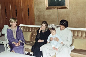 Images Dated 23rd May 1997: Princess Diana with Imran and Jemima Khan in Lahore, Pakistan. 23th May 1997