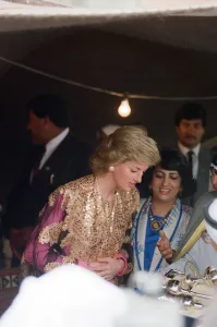 Princess Diana Gallery: Princess Diana, at the Islamic Museum in Kuwait City during her official tour of the Gulf