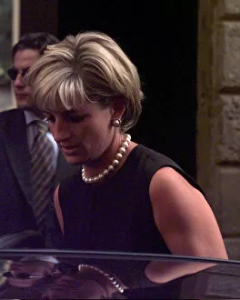 Images Dated 22nd July 1997: Princess Diana leaves the home of slain Italian fashion designer Gianni Versace in
