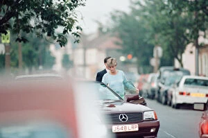 Images Dated 10th June 1992: Princess Diana returns to car after visiting friend Carolyn Bartholmew, former flatmate