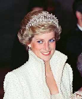 Images Dated 8th November 1989: Princess Diana visit To Hong Kong as part of their Far East tour