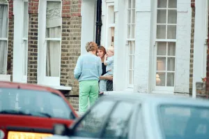Images Dated 10th June 1992: Princess Diana visits friend Carolyn Bartholmew, former flatmate, in London