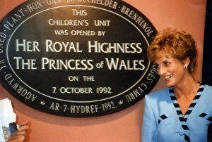Images Dated 7th October 1992: Princess Diana visits Wales, Wednesday 7th October 1992. Our Picture Shows